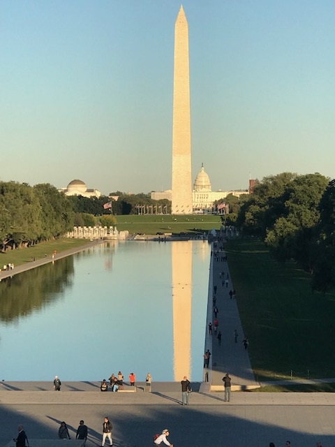 נגיע לוושינגטון בירת ארה"ב. ביקור בבית הלבן (ללא כניסה). גן האנדרטאות לזכר לינקולן ומלחמות וייטנאם וקוריאה. נמשיך לסיור במוזיאון השואה וביקור במוזיאון החלל. נצפה בגבעת הקפיטול